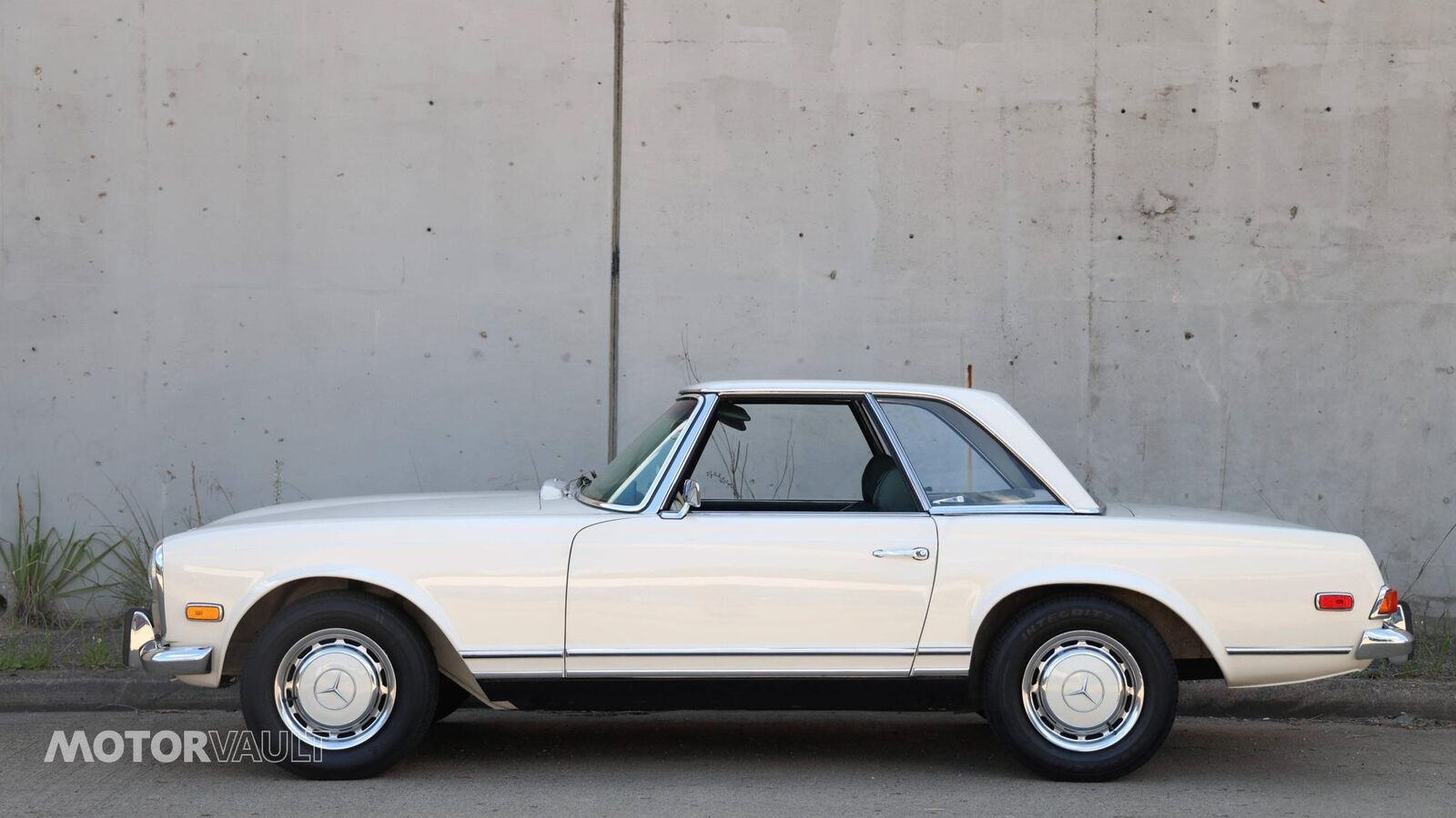 Mercedes-Benz-SL-Class-Cabriolet-1969-White-Green-135693-9