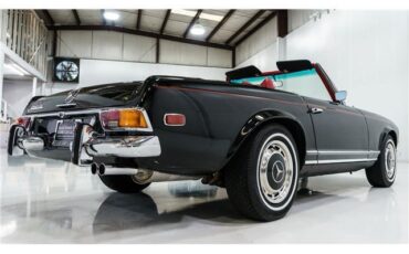 Mercedes-Benz-SL-Class-Cabriolet-1970-Black-Red-61123-13