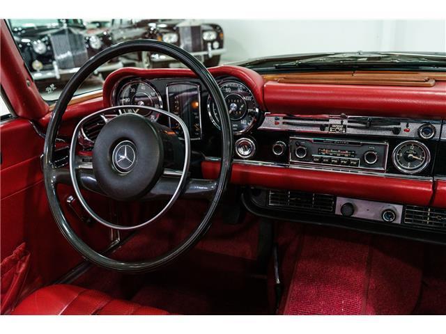 Mercedes-Benz-SL-Class-Cabriolet-1970-Black-Red-61123-20