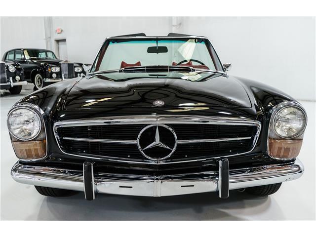 Mercedes-Benz-SL-Class-Cabriolet-1970-Black-Red-61123-4