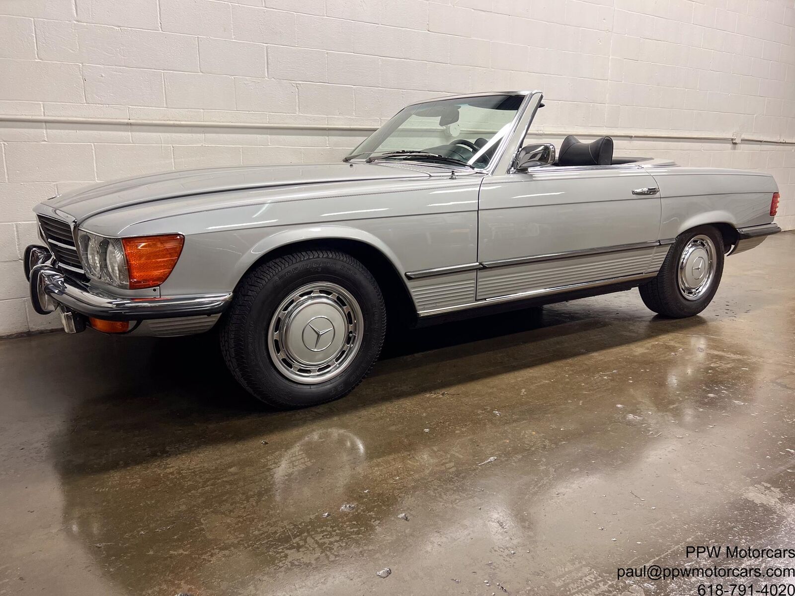 Mercedes-Benz-SL-Class-Cabriolet-1972-Gray-Black-154616-1