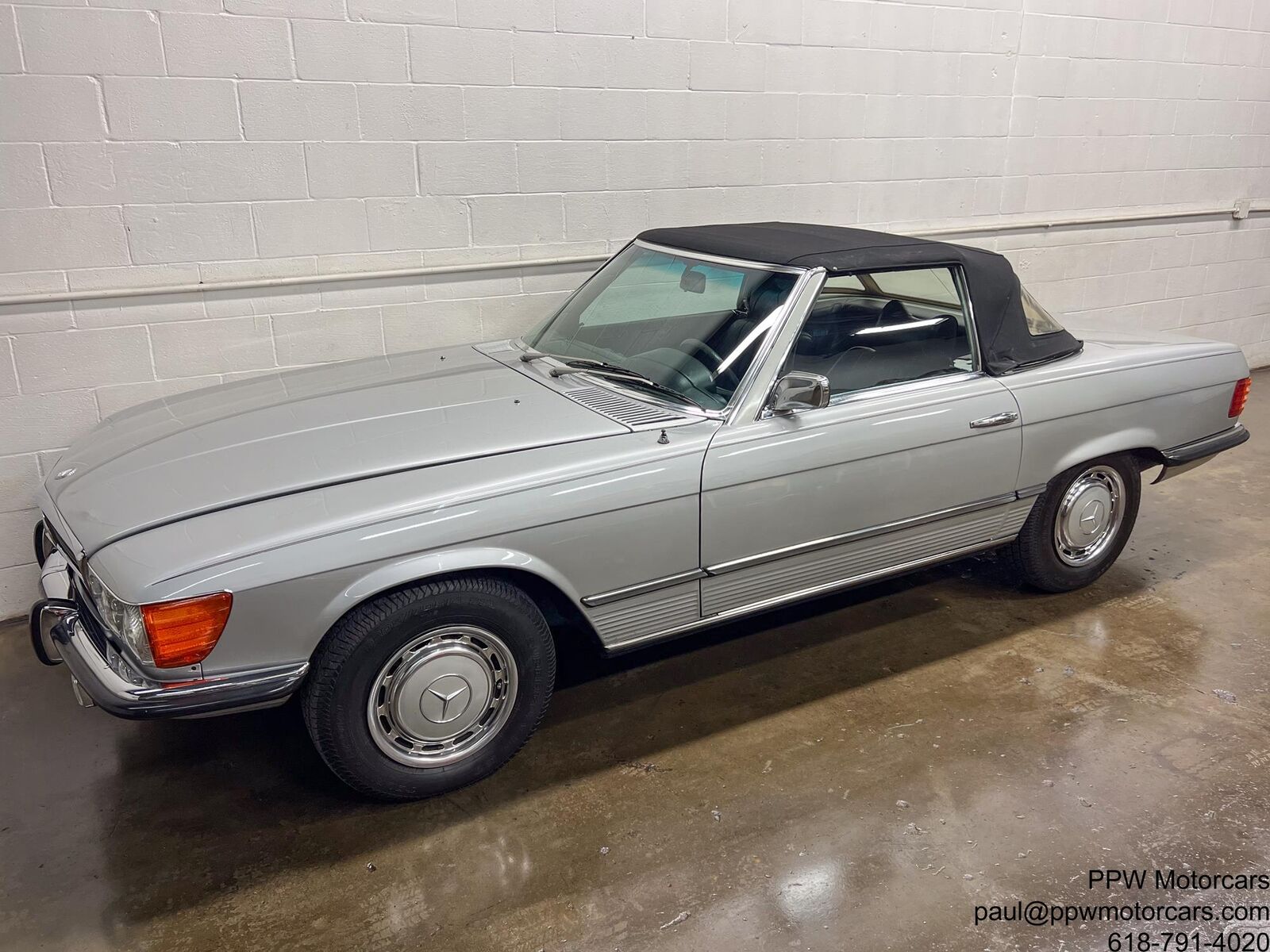 Mercedes-Benz-SL-Class-Cabriolet-1972-Gray-Black-154616-10