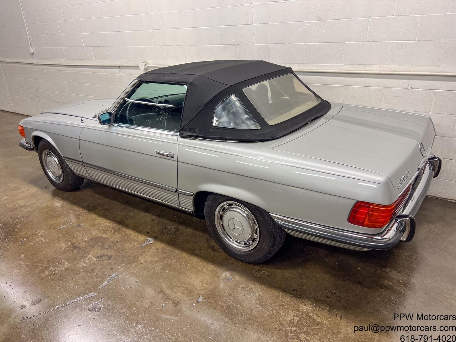 Mercedes-Benz-SL-Class-Cabriolet-1972-Gray-Black-154616-11