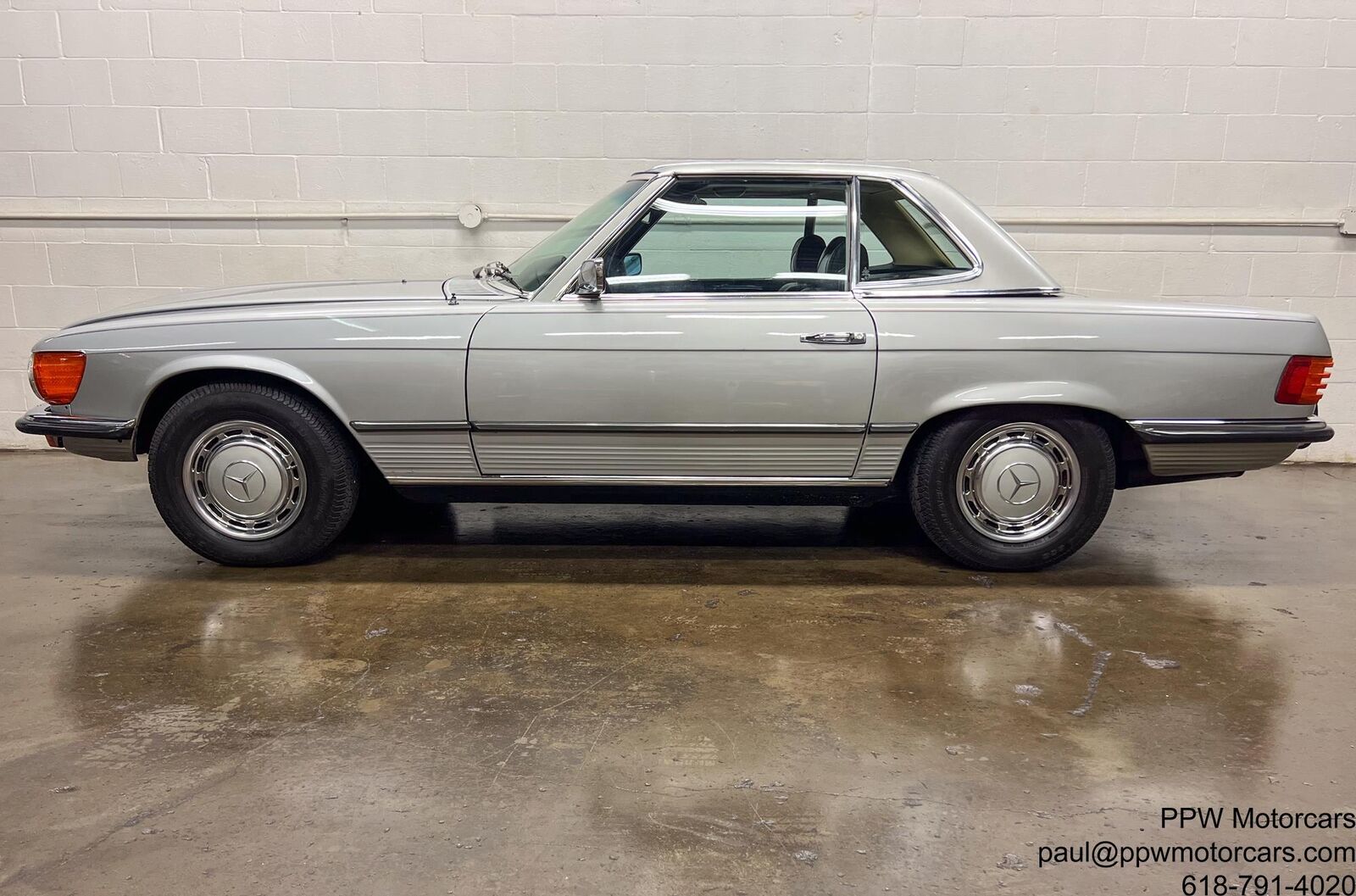 Mercedes-Benz-SL-Class-Cabriolet-1972-Gray-Black-154616-12