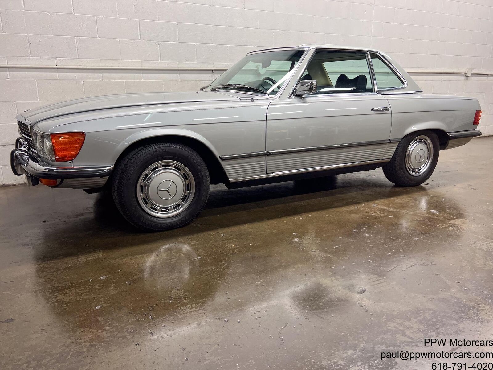 Mercedes-Benz-SL-Class-Cabriolet-1972-Gray-Black-154616-13