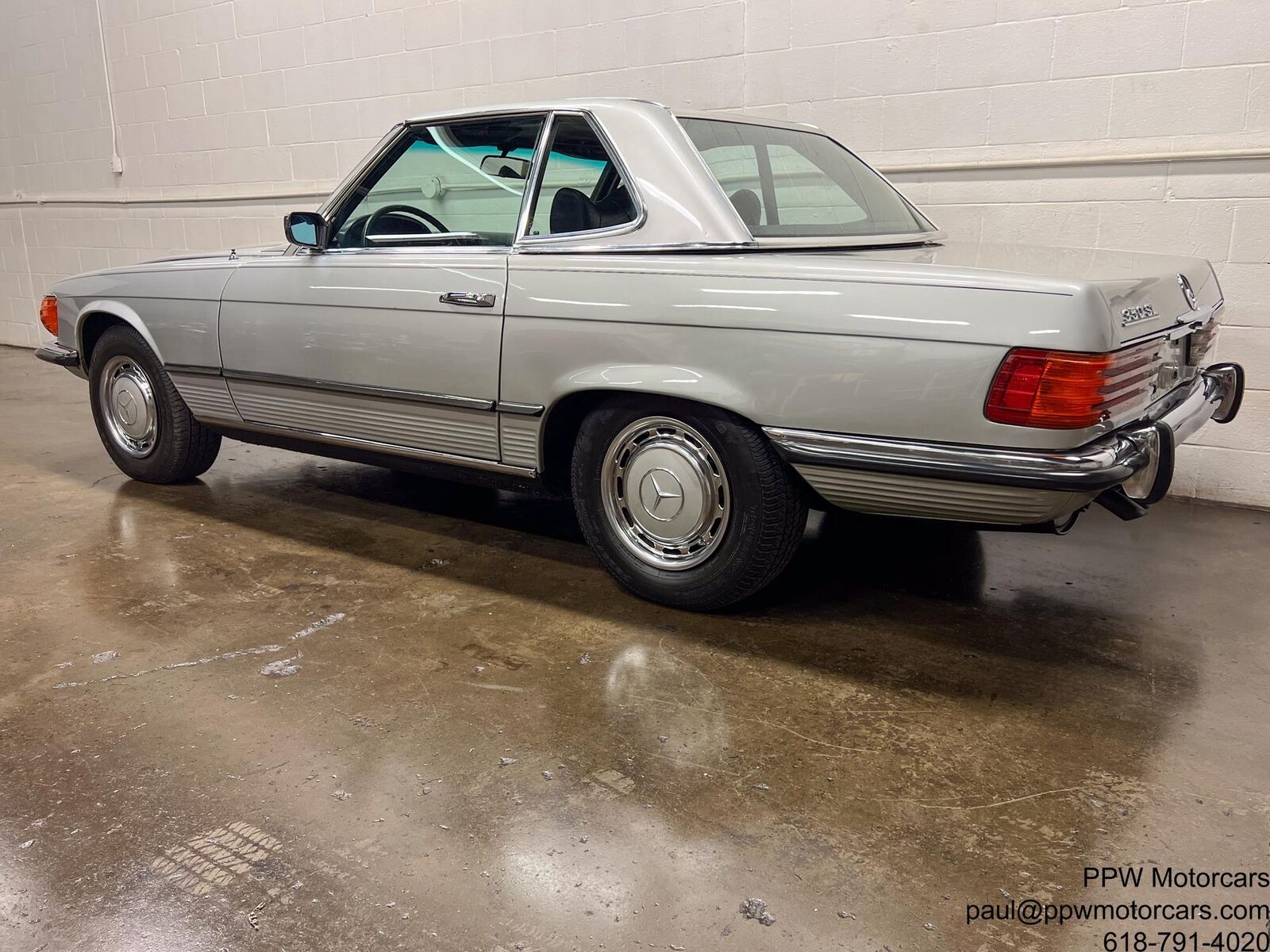 Mercedes-Benz-SL-Class-Cabriolet-1972-Gray-Black-154616-14