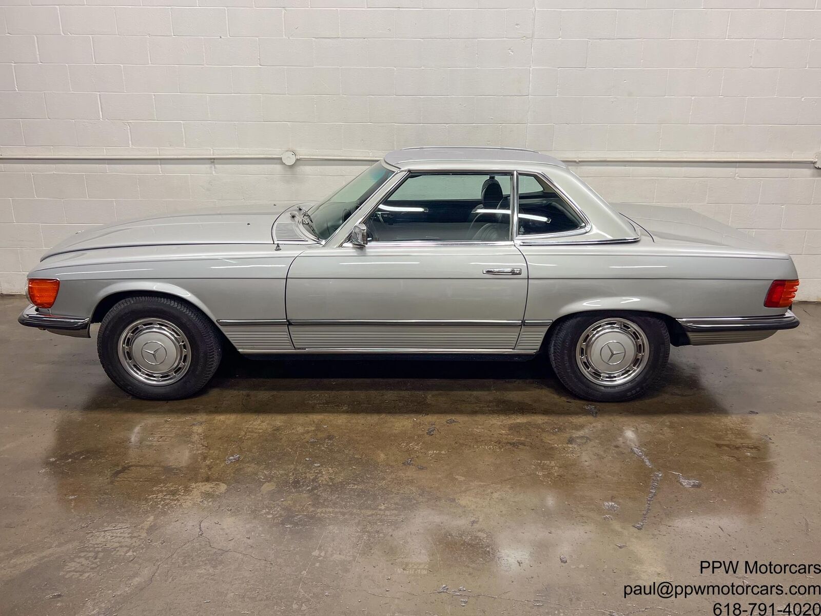 Mercedes-Benz-SL-Class-Cabriolet-1972-Gray-Black-154616-15