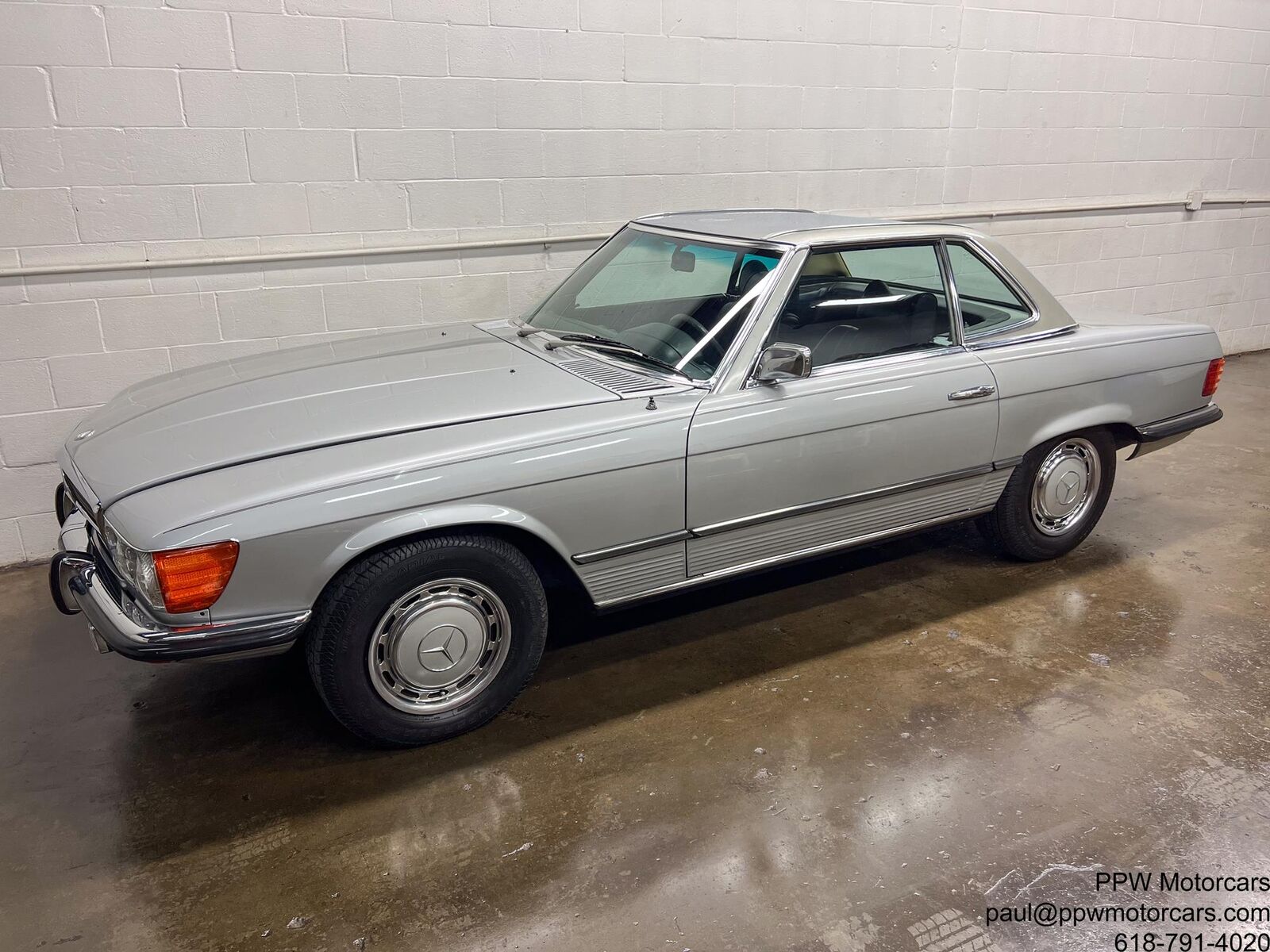 Mercedes-Benz-SL-Class-Cabriolet-1972-Gray-Black-154616-16