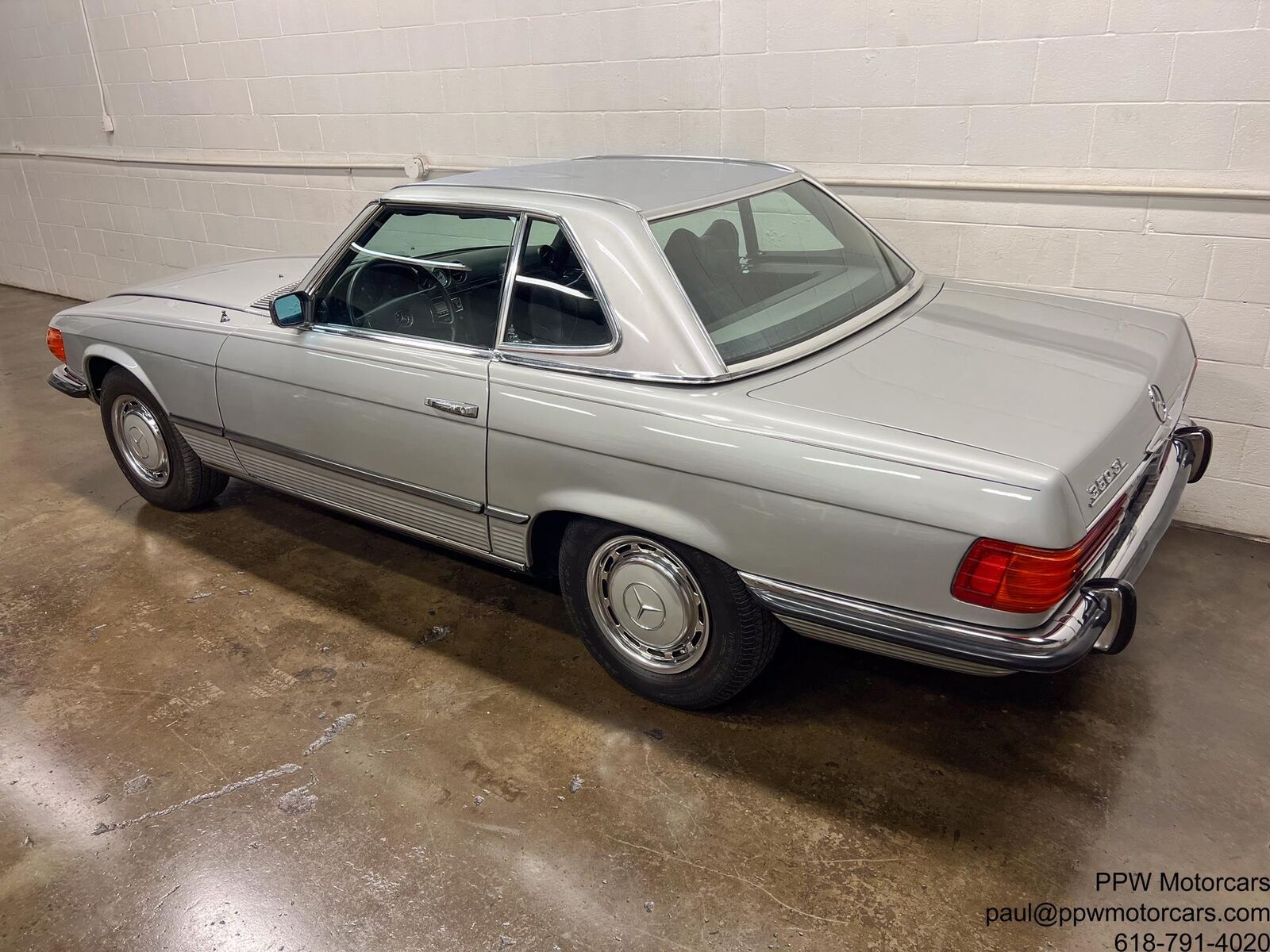 Mercedes-Benz-SL-Class-Cabriolet-1972-Gray-Black-154616-17