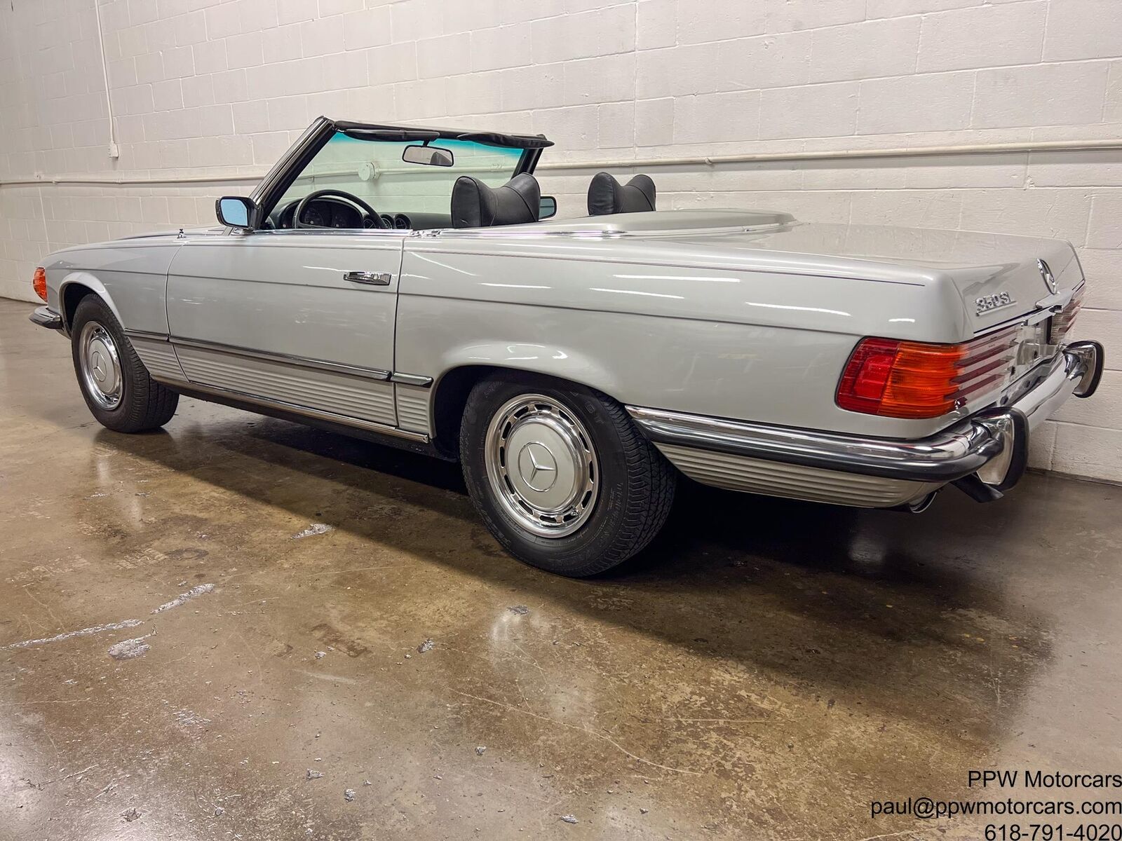 Mercedes-Benz-SL-Class-Cabriolet-1972-Gray-Black-154616-2