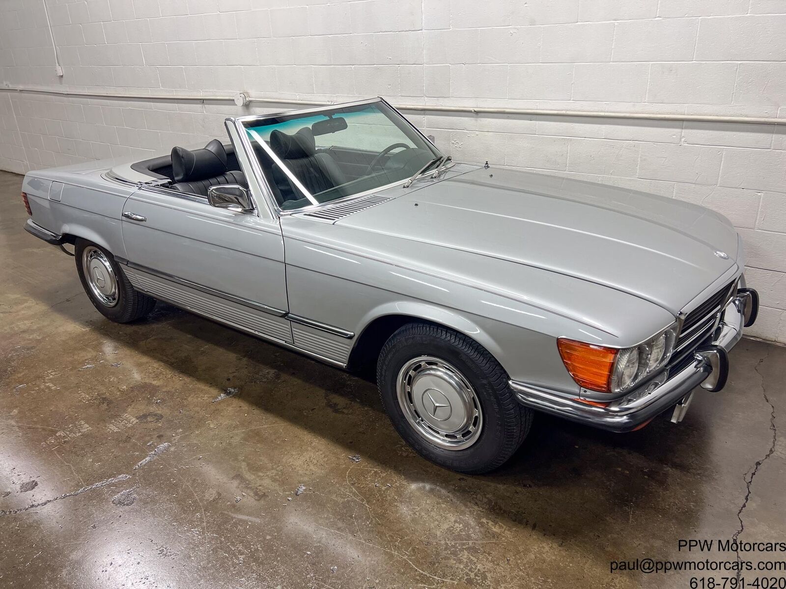 Mercedes-Benz-SL-Class-Cabriolet-1972-Gray-Black-154616-22