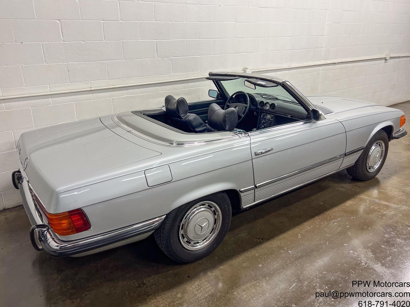 Mercedes-Benz-SL-Class-Cabriolet-1972-Gray-Black-154616-23