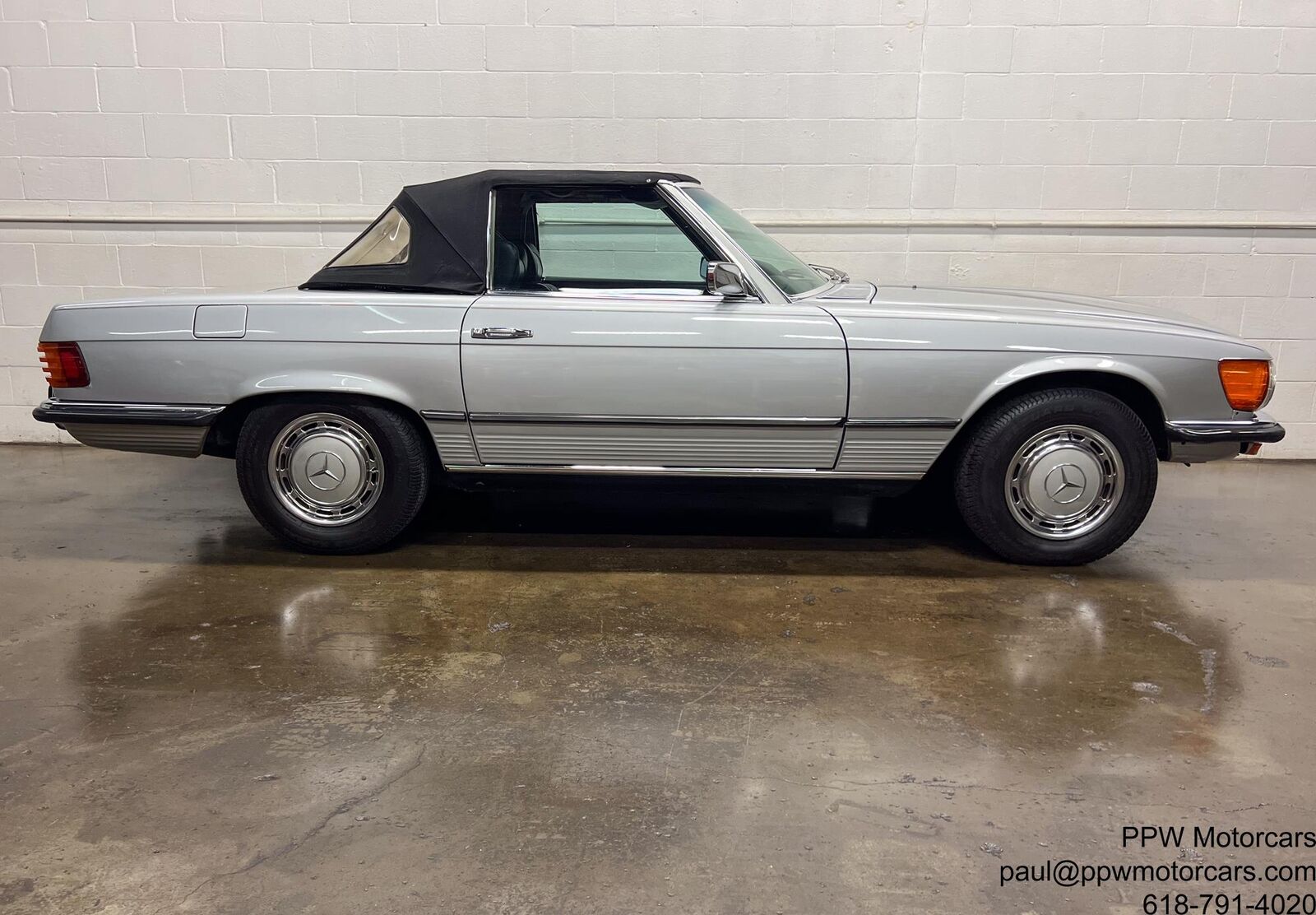 Mercedes-Benz-SL-Class-Cabriolet-1972-Gray-Black-154616-24