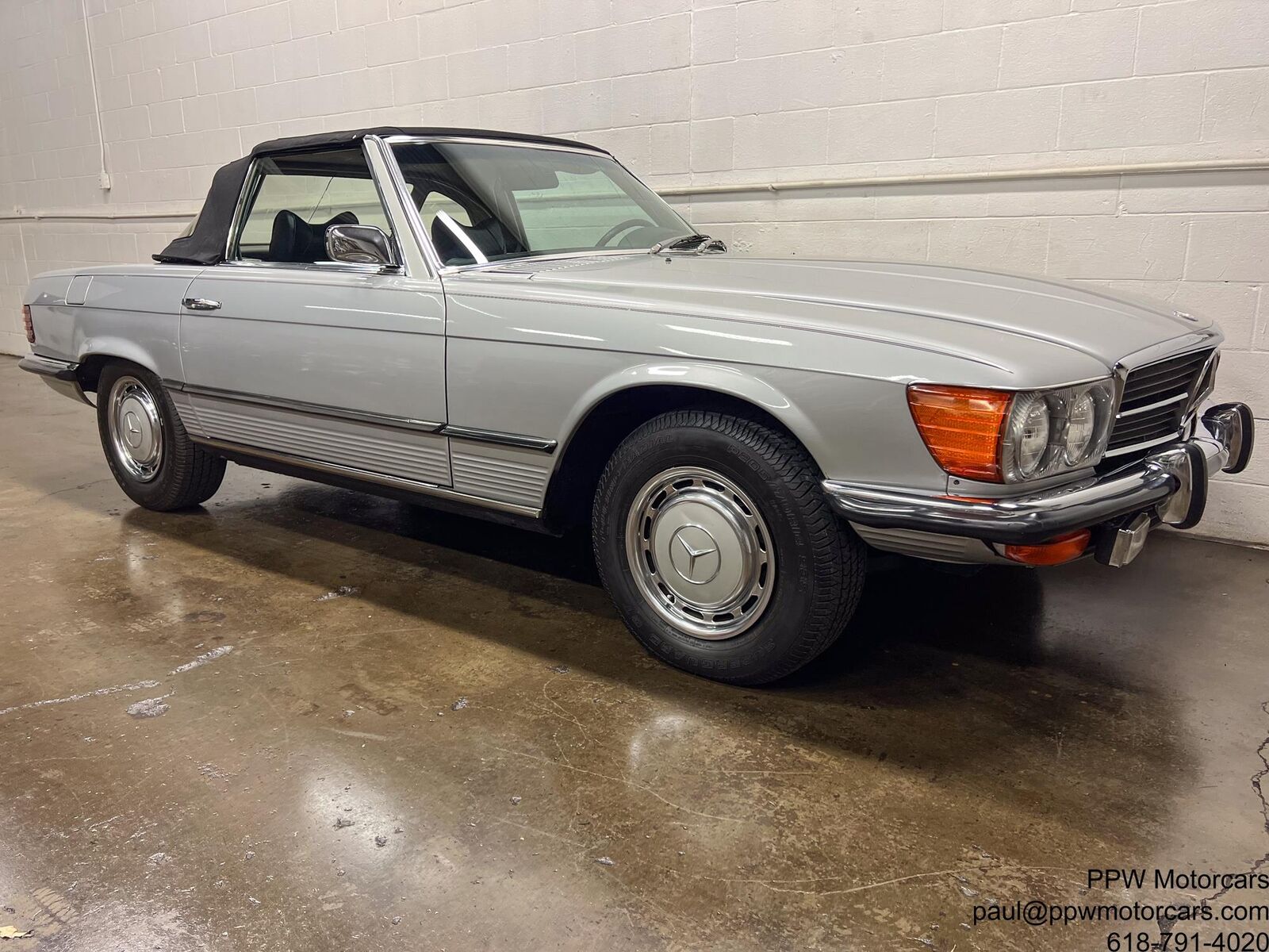 Mercedes-Benz-SL-Class-Cabriolet-1972-Gray-Black-154616-25