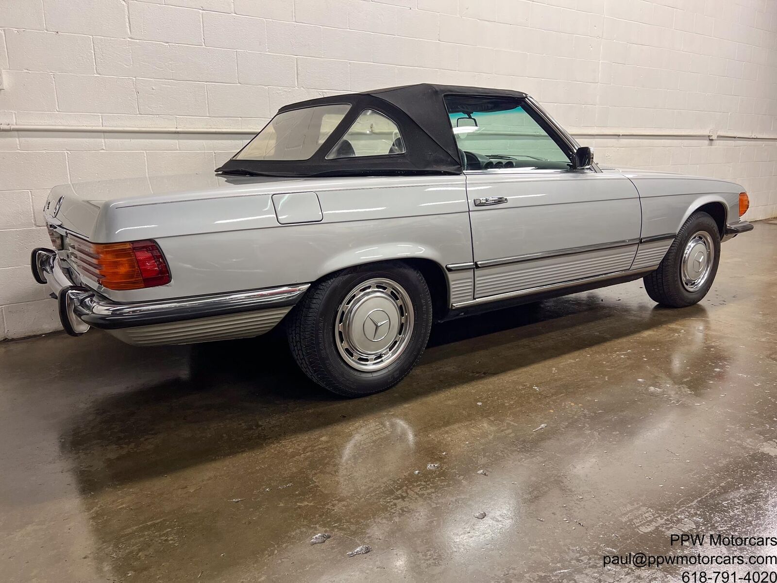 Mercedes-Benz-SL-Class-Cabriolet-1972-Gray-Black-154616-26