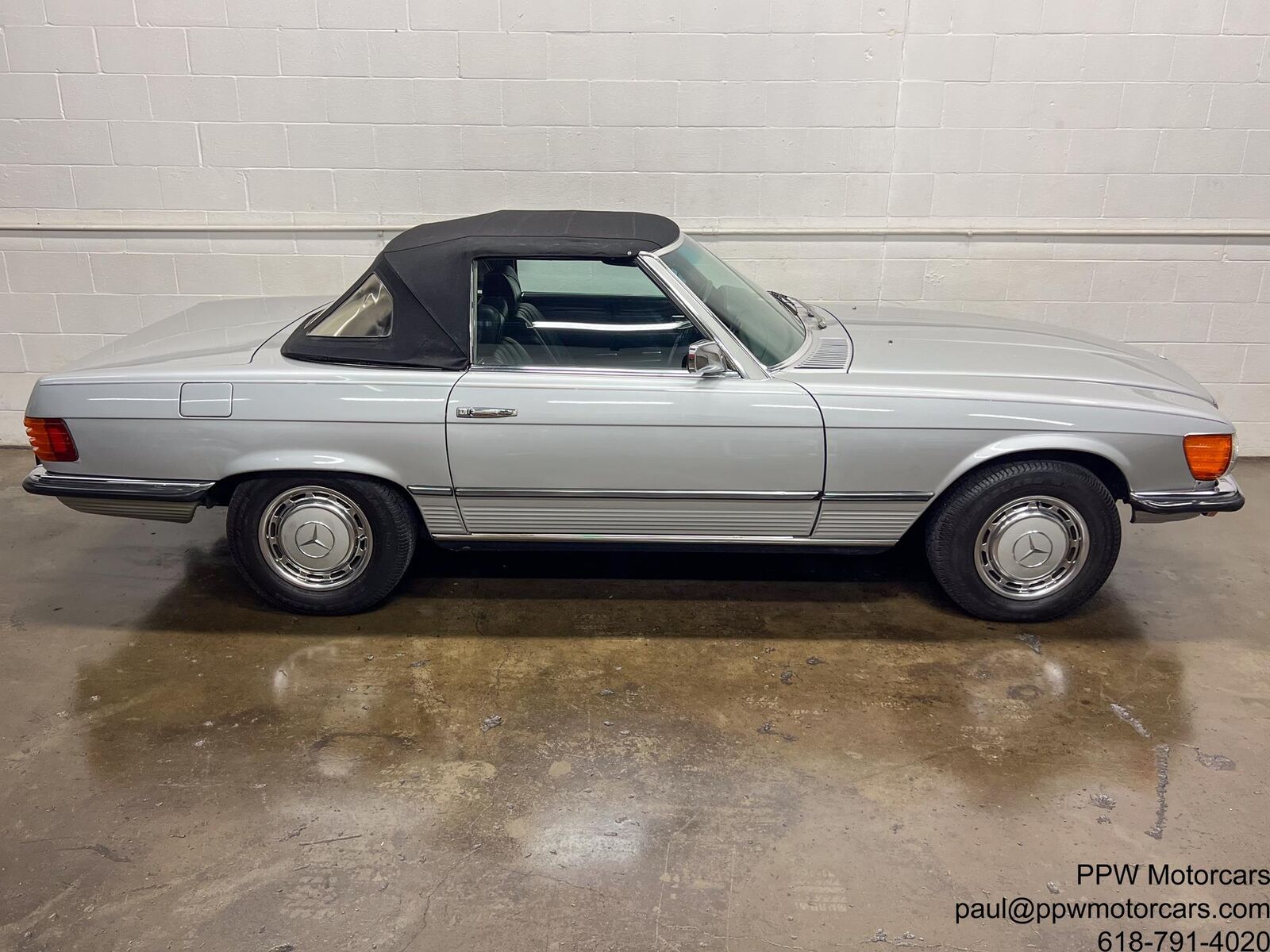 Mercedes-Benz-SL-Class-Cabriolet-1972-Gray-Black-154616-27