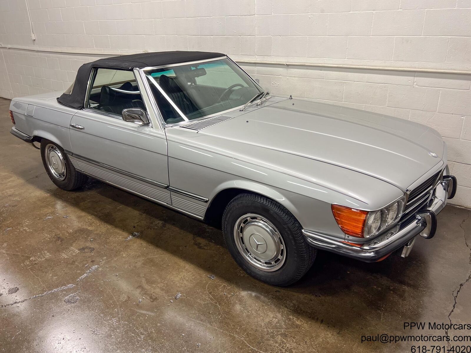 Mercedes-Benz-SL-Class-Cabriolet-1972-Gray-Black-154616-28