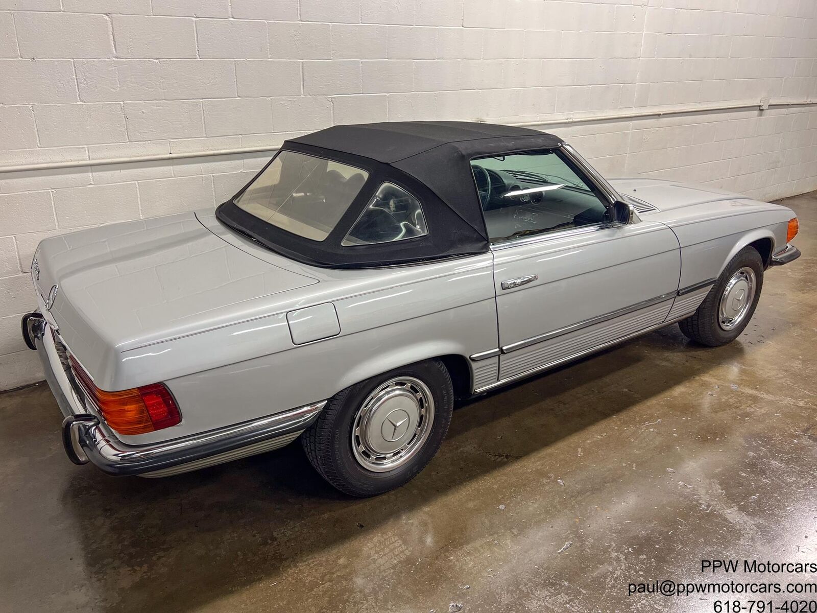 Mercedes-Benz-SL-Class-Cabriolet-1972-Gray-Black-154616-29