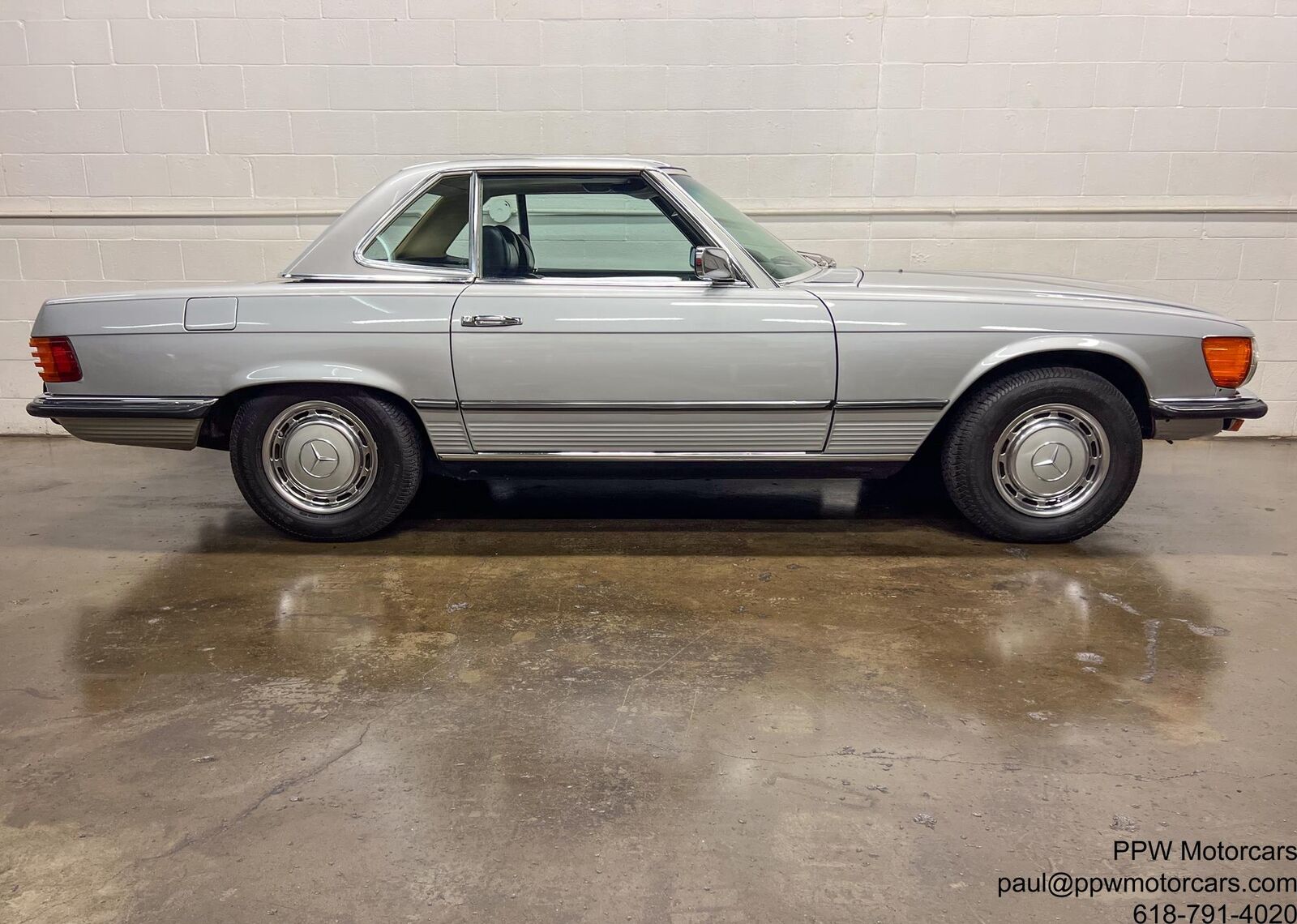 Mercedes-Benz-SL-Class-Cabriolet-1972-Gray-Black-154616-30