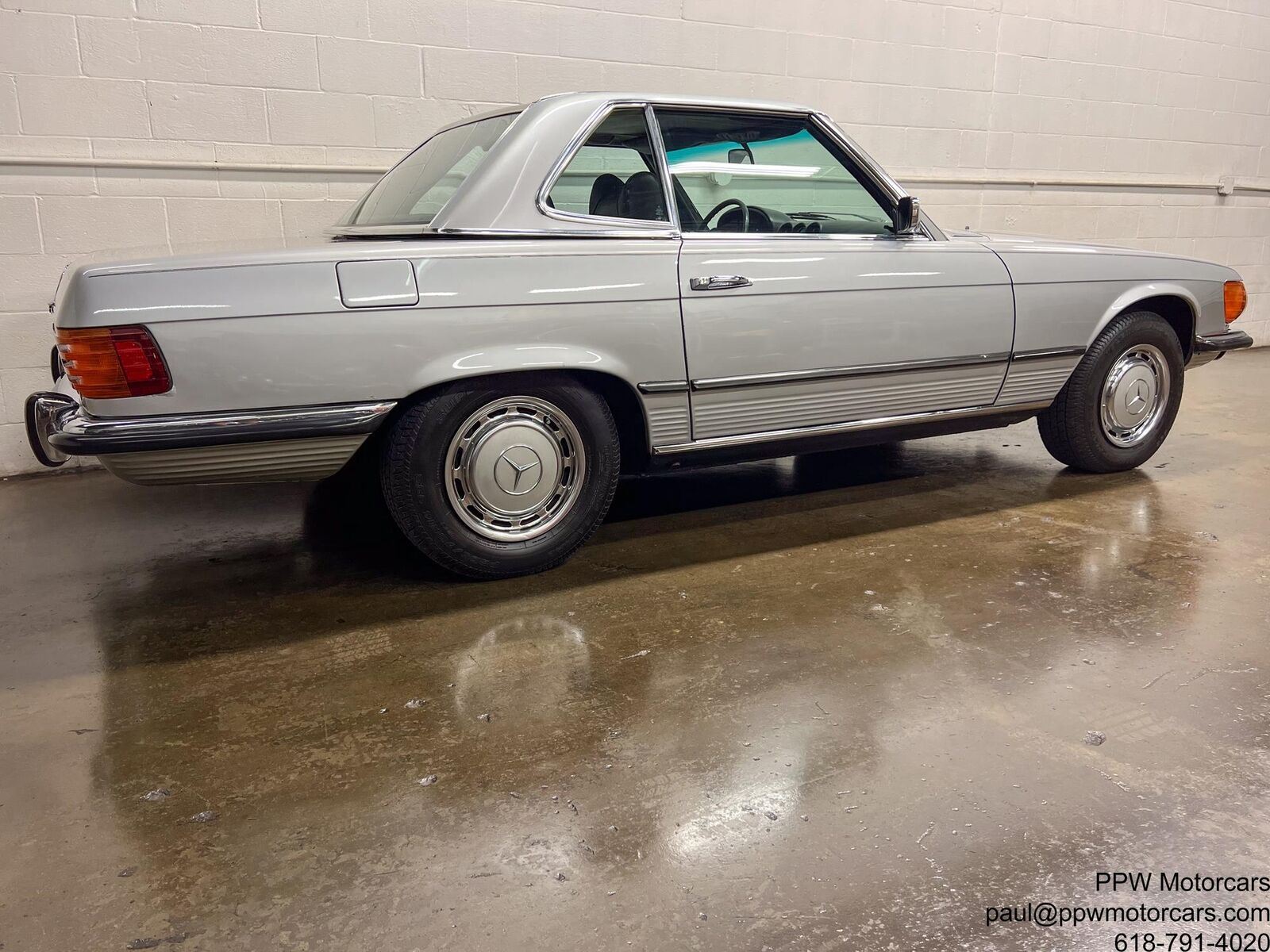 Mercedes-Benz-SL-Class-Cabriolet-1972-Gray-Black-154616-32