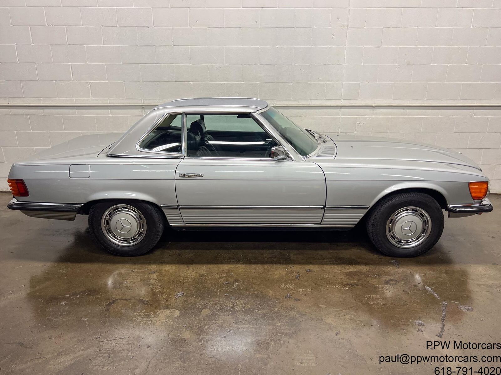 Mercedes-Benz-SL-Class-Cabriolet-1972-Gray-Black-154616-33