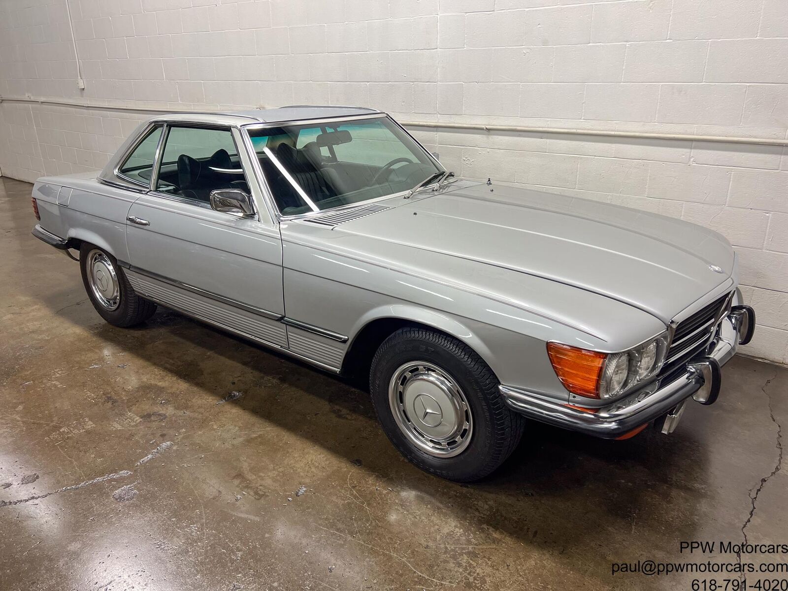 Mercedes-Benz-SL-Class-Cabriolet-1972-Gray-Black-154616-34