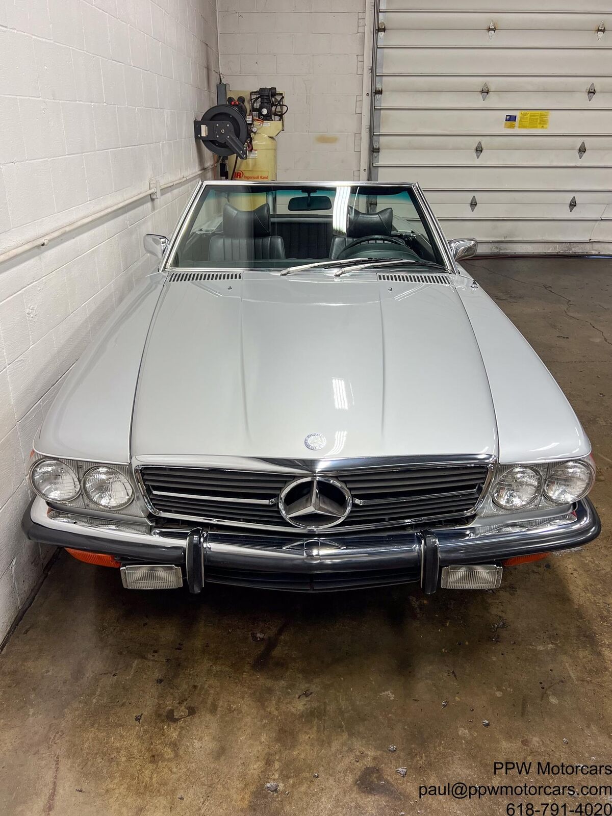 Mercedes-Benz-SL-Class-Cabriolet-1972-Gray-Black-154616-37