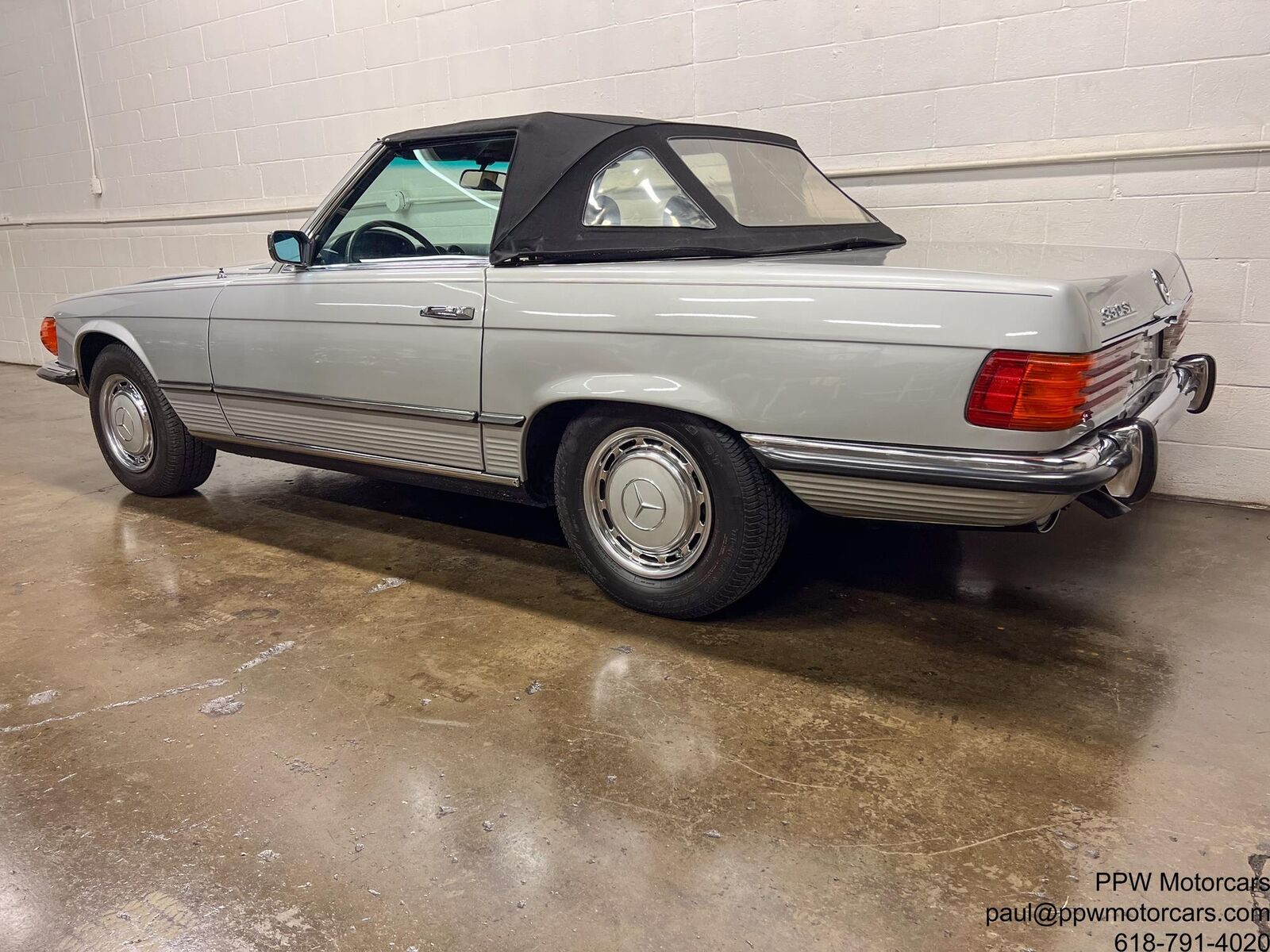 Mercedes-Benz-SL-Class-Cabriolet-1972-Gray-Black-154616-8