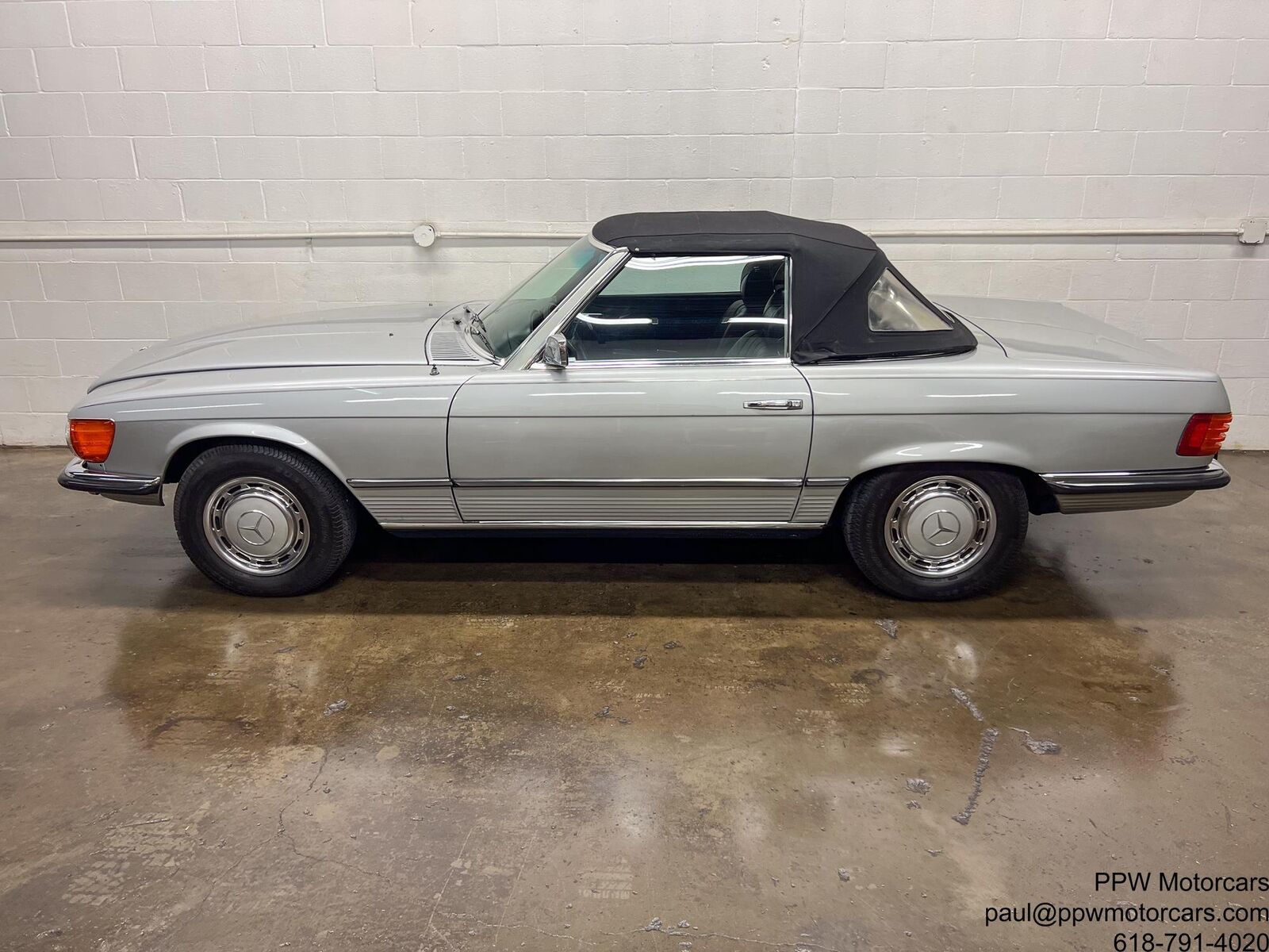 Mercedes-Benz-SL-Class-Cabriolet-1972-Gray-Black-154616-9