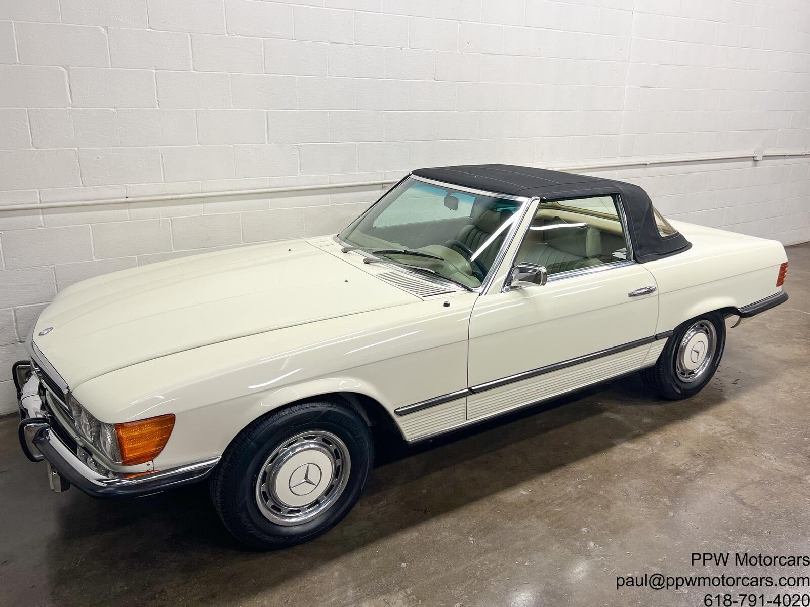 Mercedes-Benz-SL-Class-Cabriolet-1973-White-Parchment-107530-10