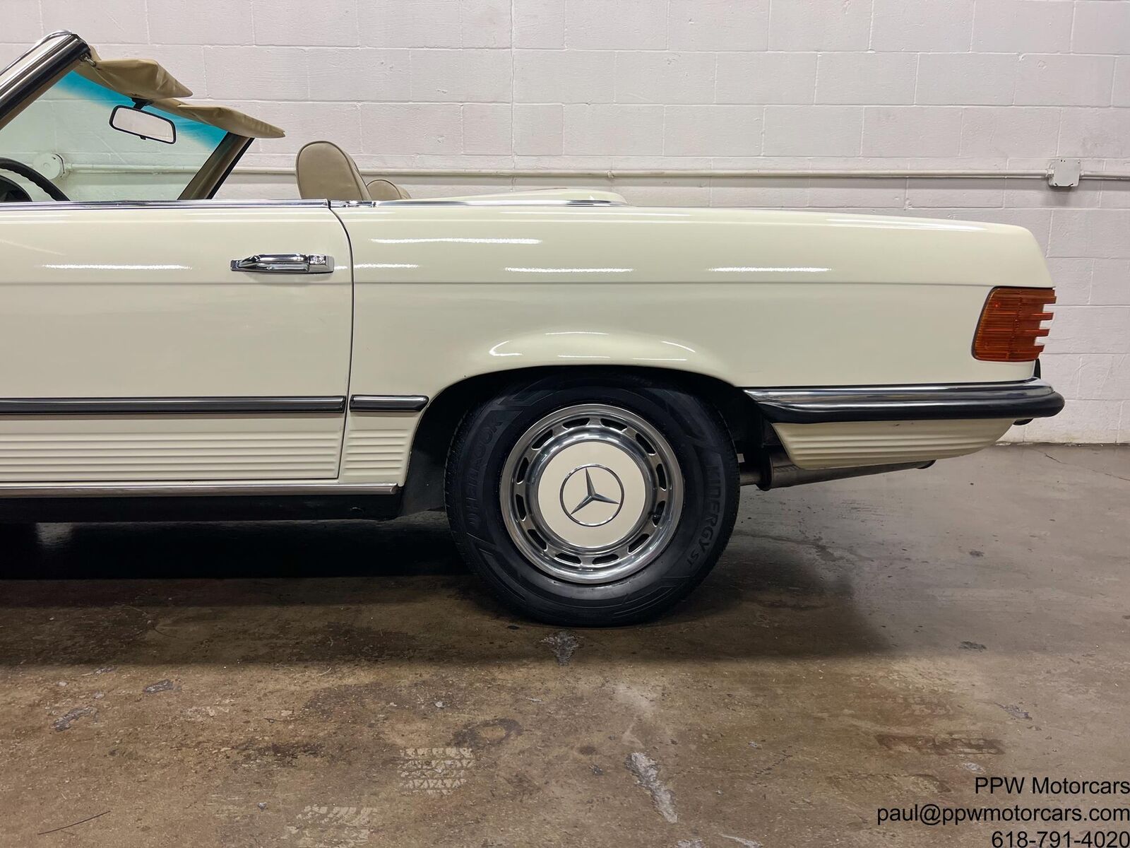 Mercedes-Benz-SL-Class-Cabriolet-1973-White-Parchment-107530-18