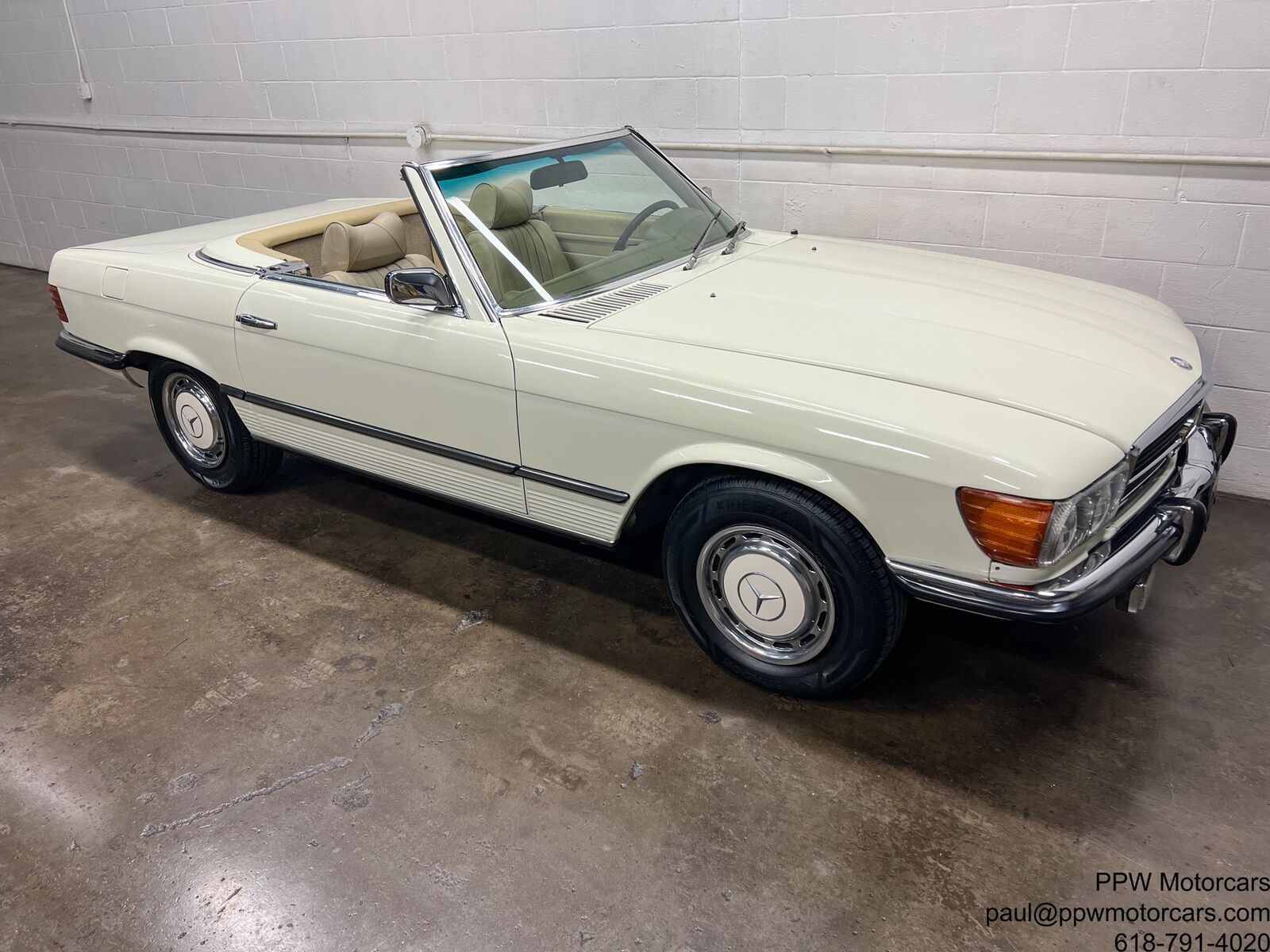 Mercedes-Benz-SL-Class-Cabriolet-1973-White-Parchment-107530-26