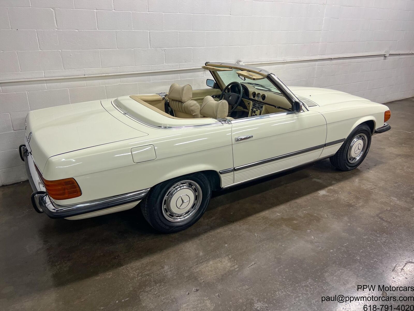 Mercedes-Benz-SL-Class-Cabriolet-1973-White-Parchment-107530-27