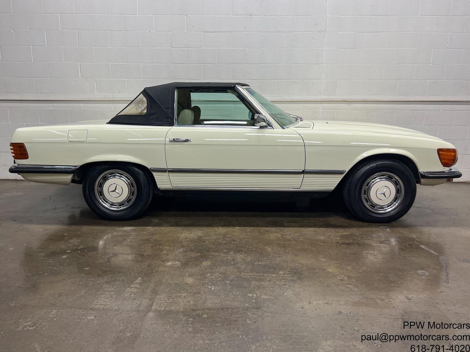 Mercedes-Benz-SL-Class-Cabriolet-1973-White-Parchment-107530-28