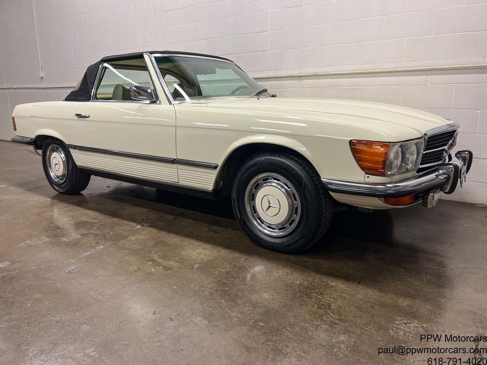 Mercedes-Benz-SL-Class-Cabriolet-1973-White-Parchment-107530-29