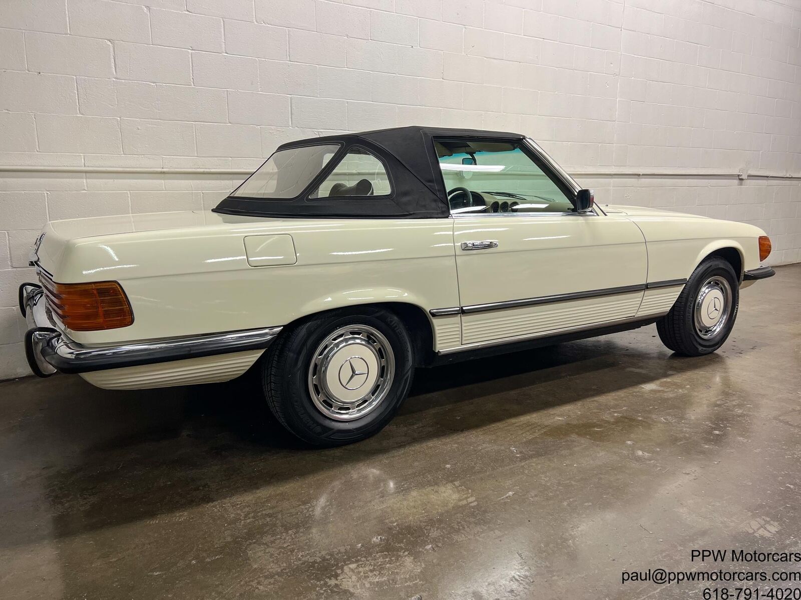 Mercedes-Benz-SL-Class-Cabriolet-1973-White-Parchment-107530-30