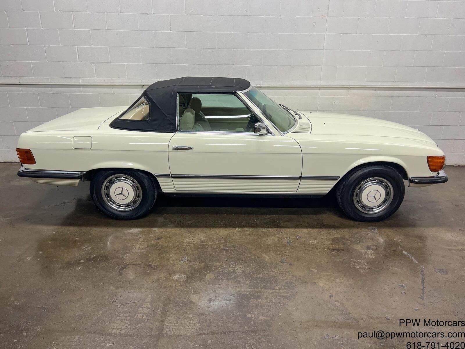 Mercedes-Benz-SL-Class-Cabriolet-1973-White-Parchment-107530-31