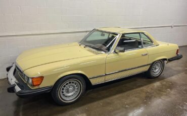 Mercedes-Benz-SL-Class-Cabriolet-1977-Yellow-Chocolate-118916-16