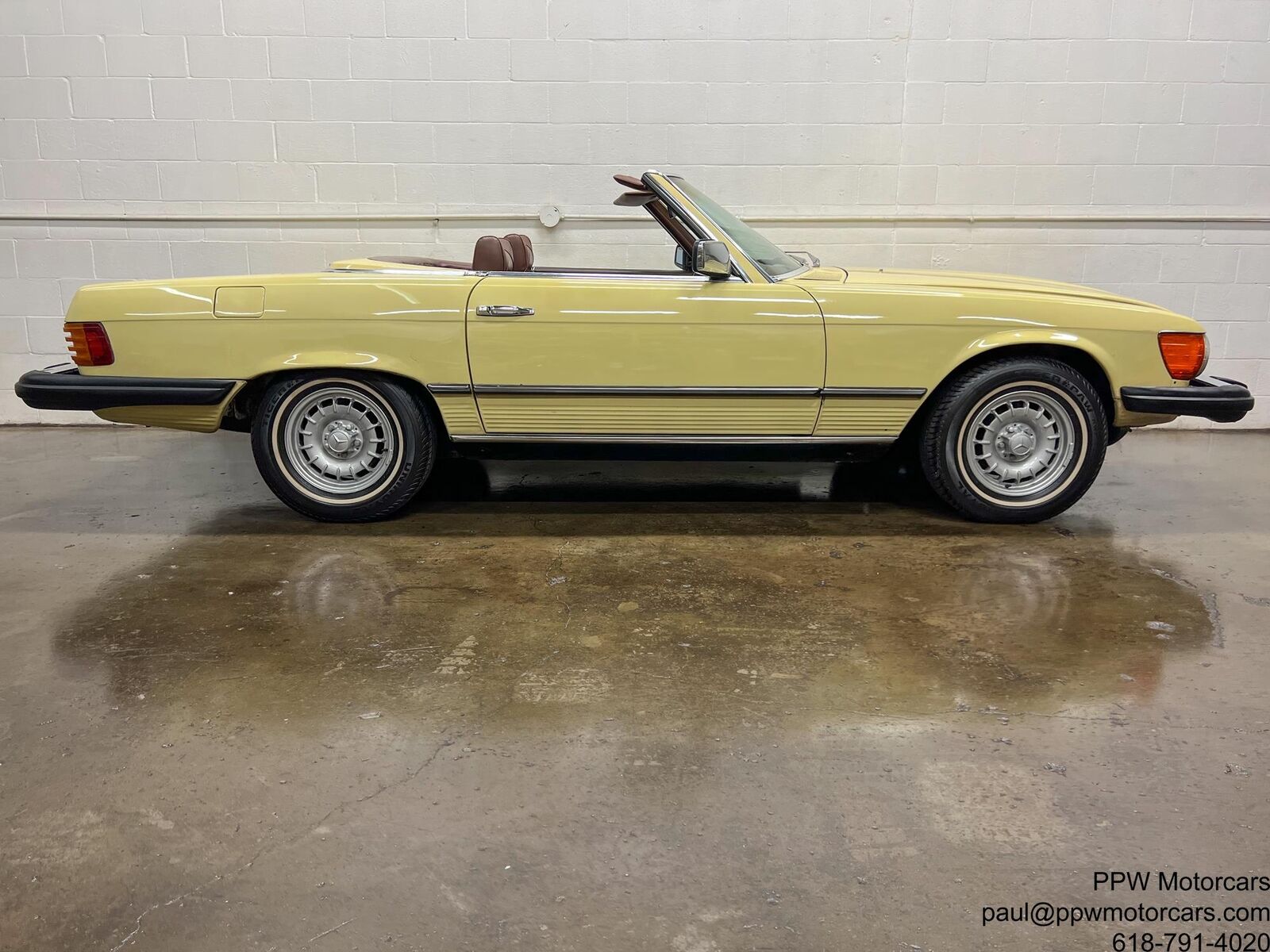 Mercedes-Benz-SL-Class-Cabriolet-1977-Yellow-Chocolate-118916-18