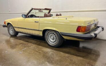 Mercedes-Benz-SL-Class-Cabriolet-1977-Yellow-Chocolate-118916-2