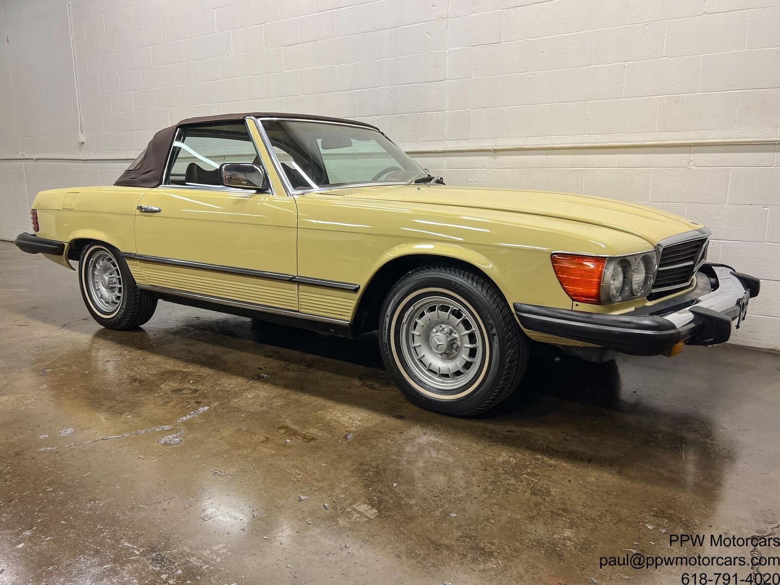 Mercedes-Benz-SL-Class-Cabriolet-1977-Yellow-Chocolate-118916-25