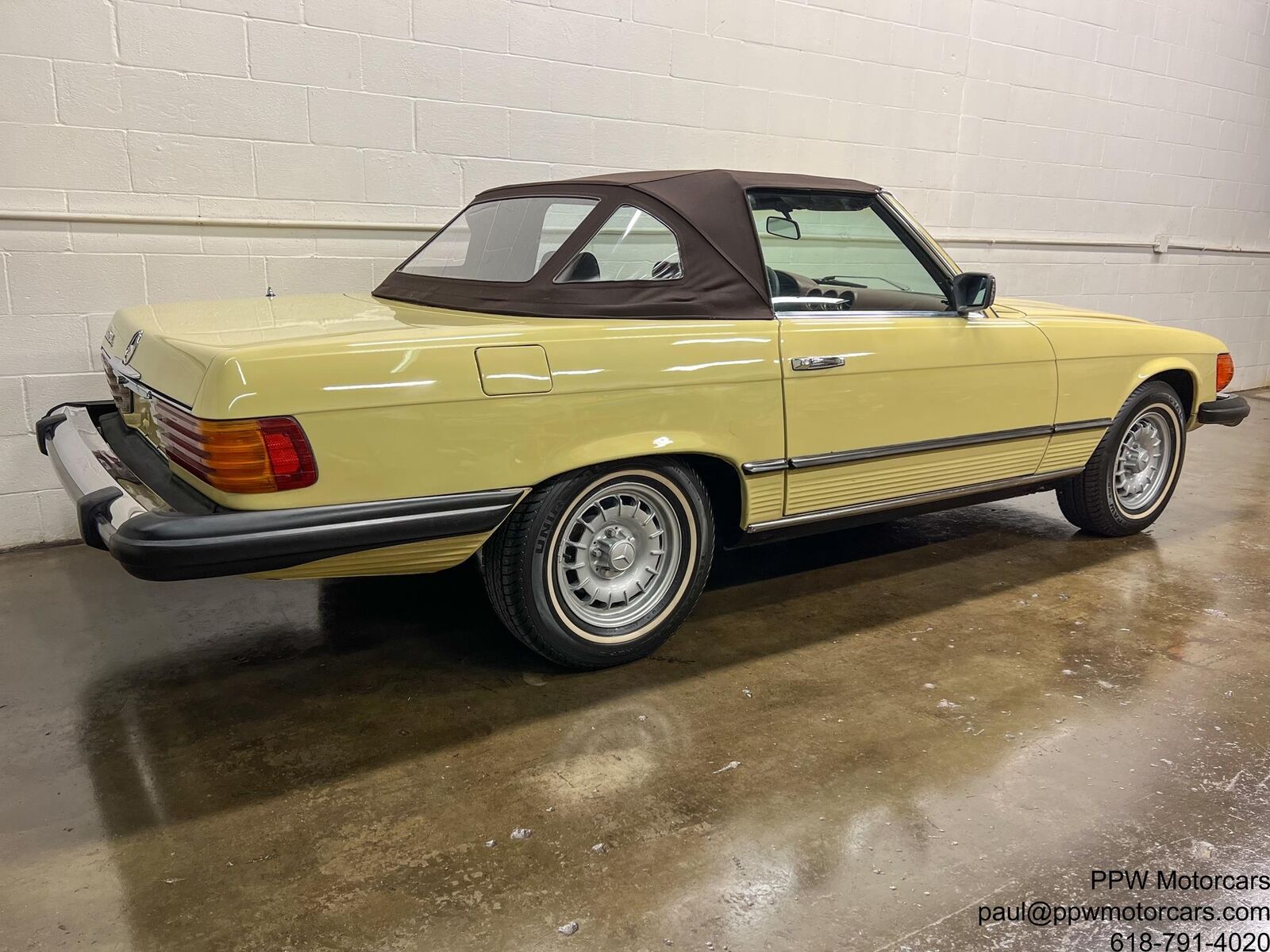 Mercedes-Benz-SL-Class-Cabriolet-1977-Yellow-Chocolate-118916-26