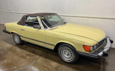 Mercedes-Benz-SL-Class-Cabriolet-1977-Yellow-Chocolate-118916-28