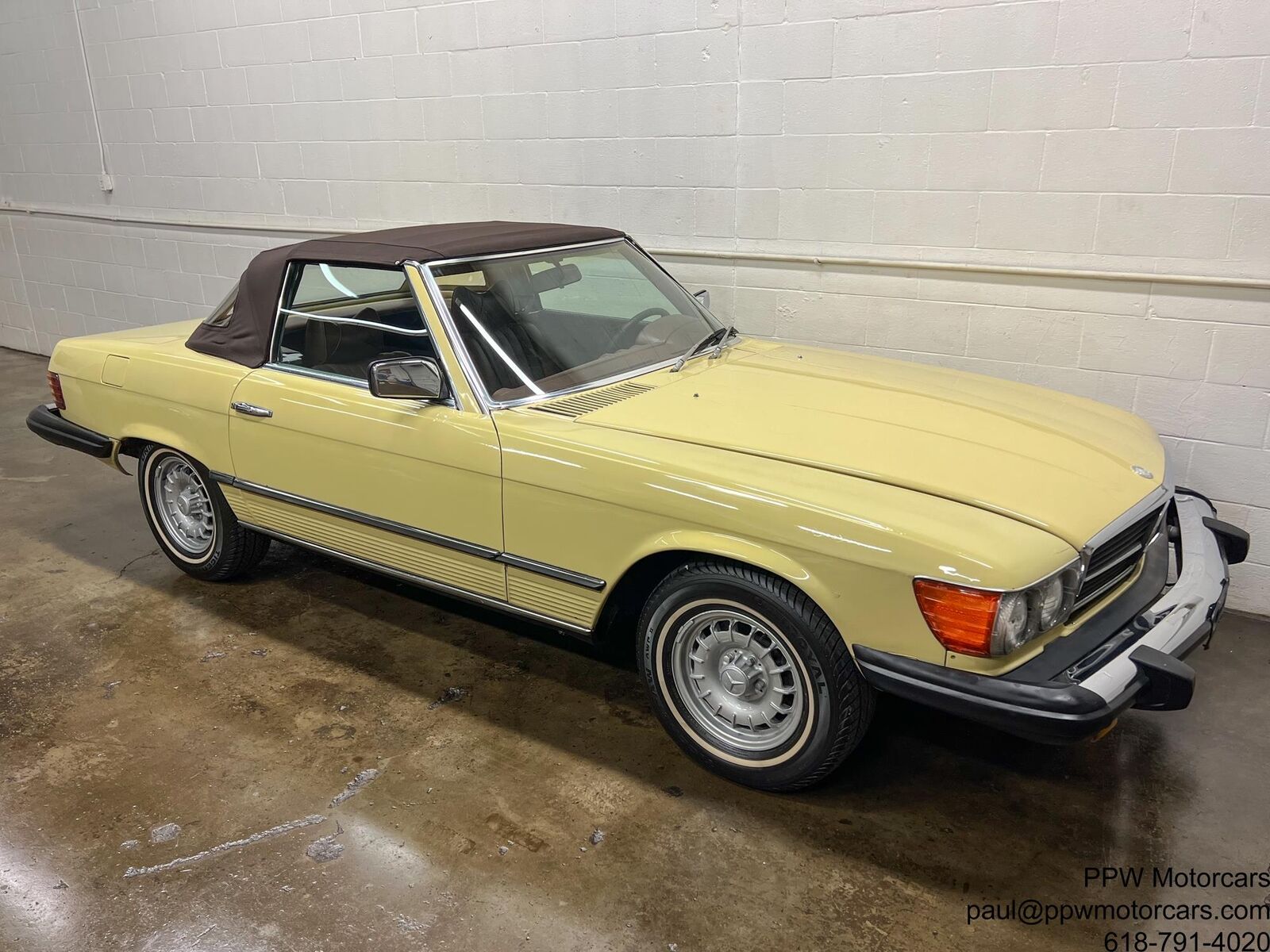 Mercedes-Benz-SL-Class-Cabriolet-1977-Yellow-Chocolate-118916-28