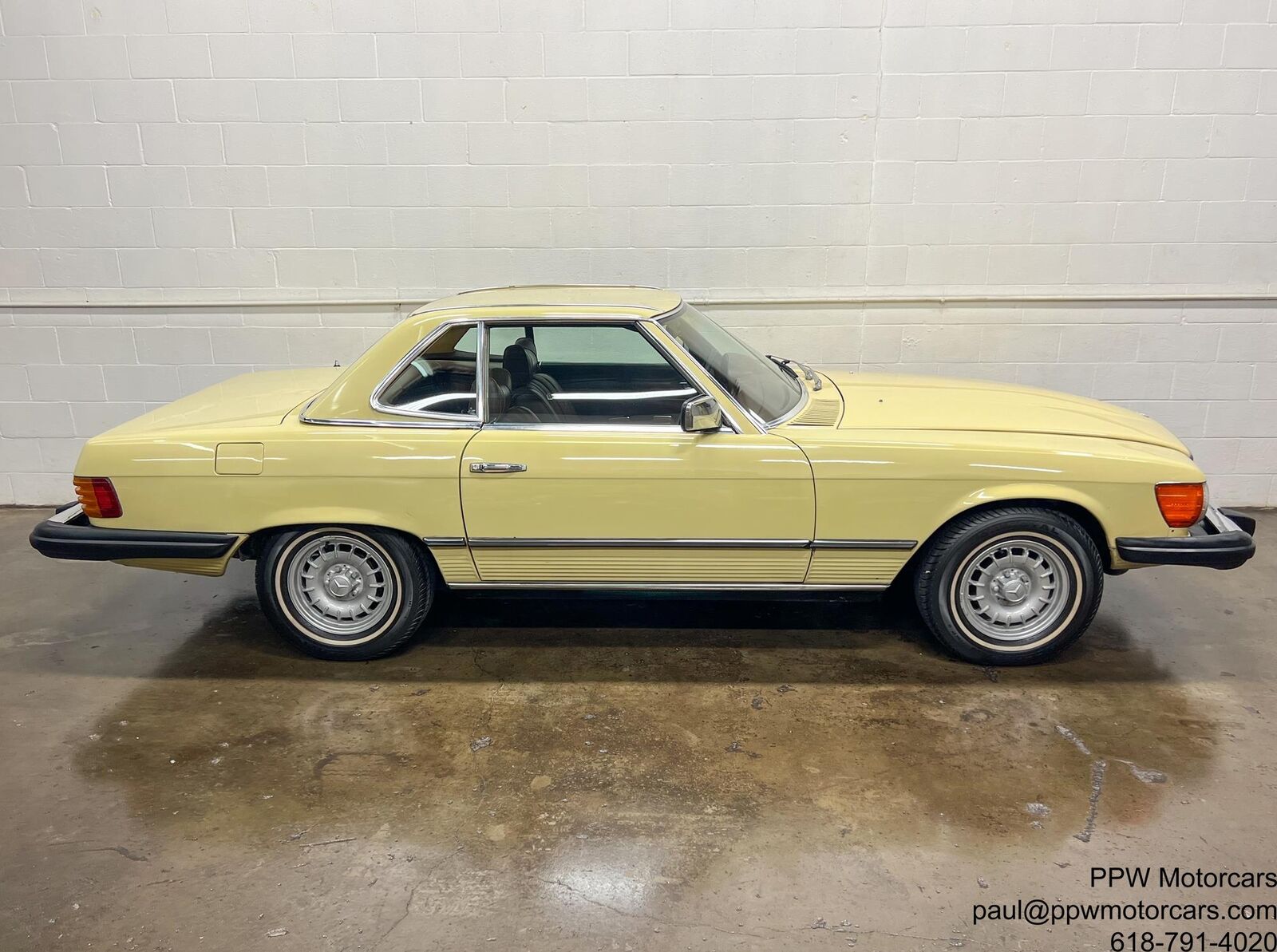 Mercedes-Benz-SL-Class-Cabriolet-1977-Yellow-Chocolate-118916-33