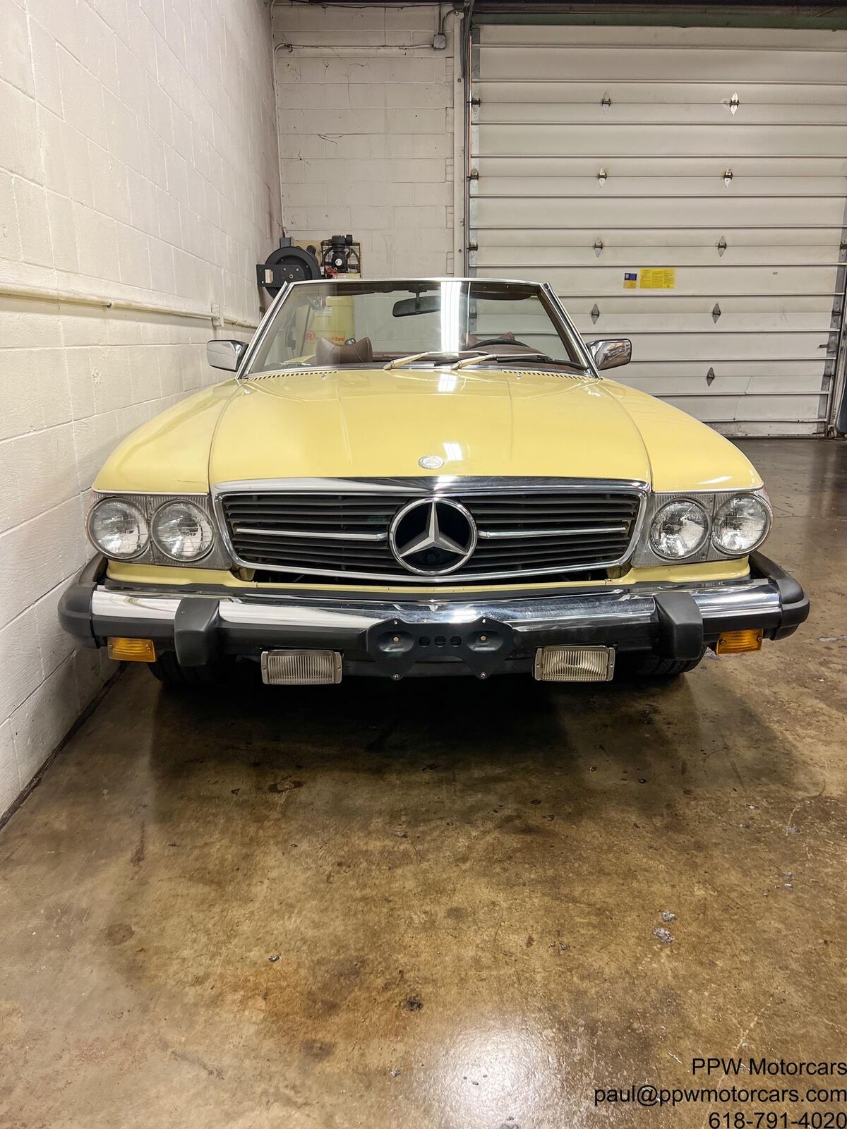 Mercedes-Benz-SL-Class-Cabriolet-1977-Yellow-Chocolate-118916-36