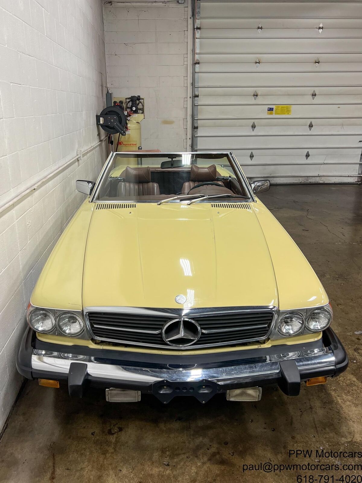 Mercedes-Benz-SL-Class-Cabriolet-1977-Yellow-Chocolate-118916-37