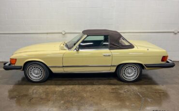 Mercedes-Benz-SL-Class-Cabriolet-1977-Yellow-Chocolate-118916-9