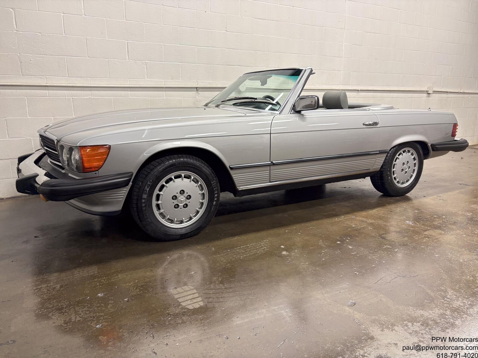 Mercedes-Benz-SL-Class-Cabriolet-1980-Silver-Gray-120062-1