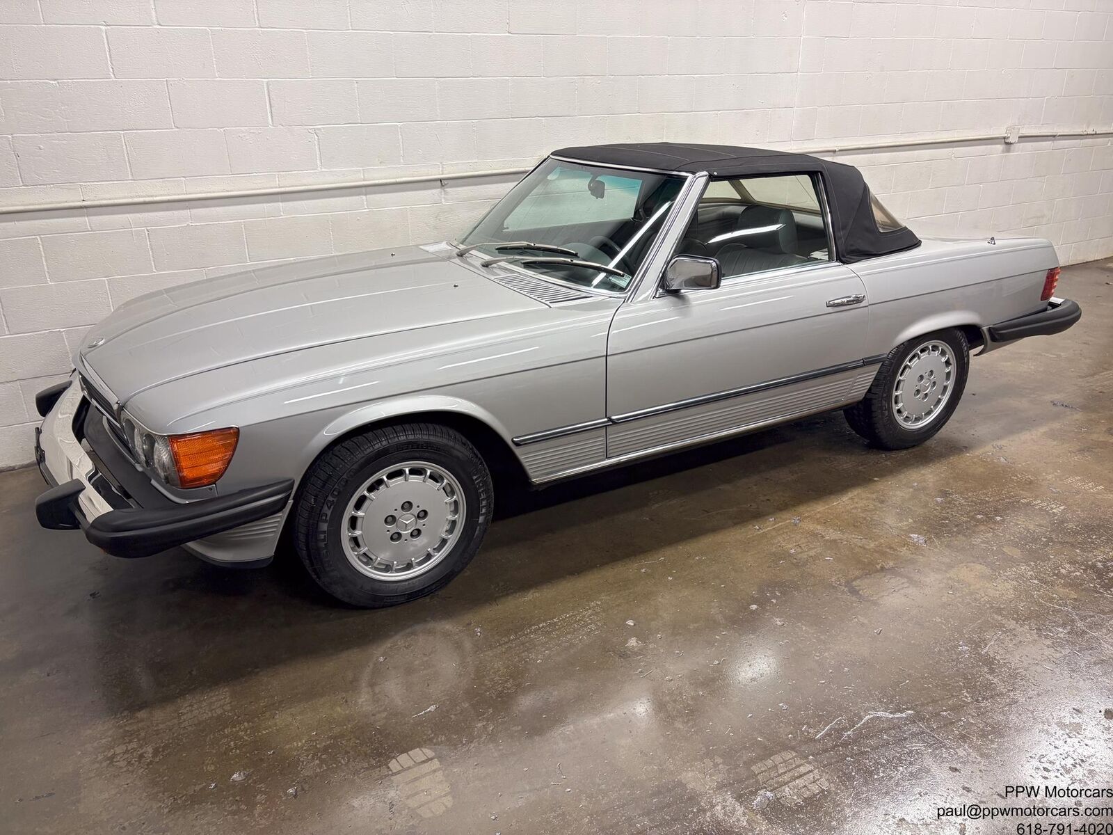 Mercedes-Benz-SL-Class-Cabriolet-1980-Silver-Gray-120062-10